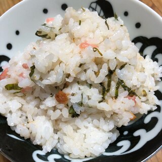 梅干しと紅しょうがの炊き込みご飯